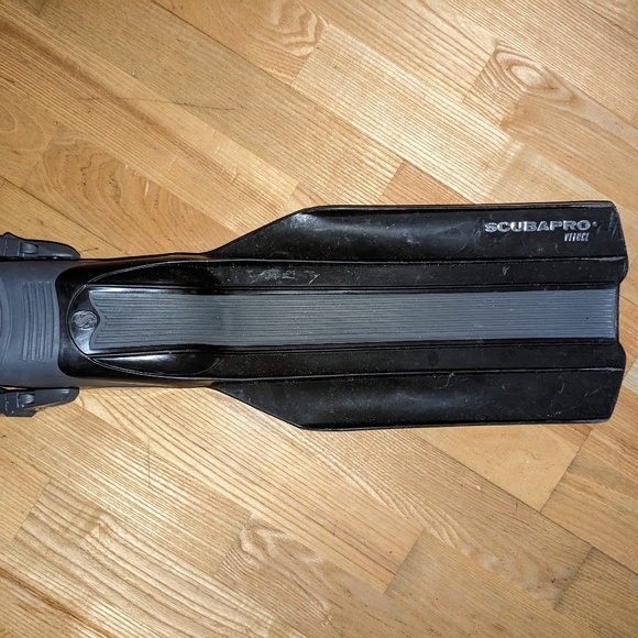 ScubaPro Fins- Black Medium - Picture 1 of 7